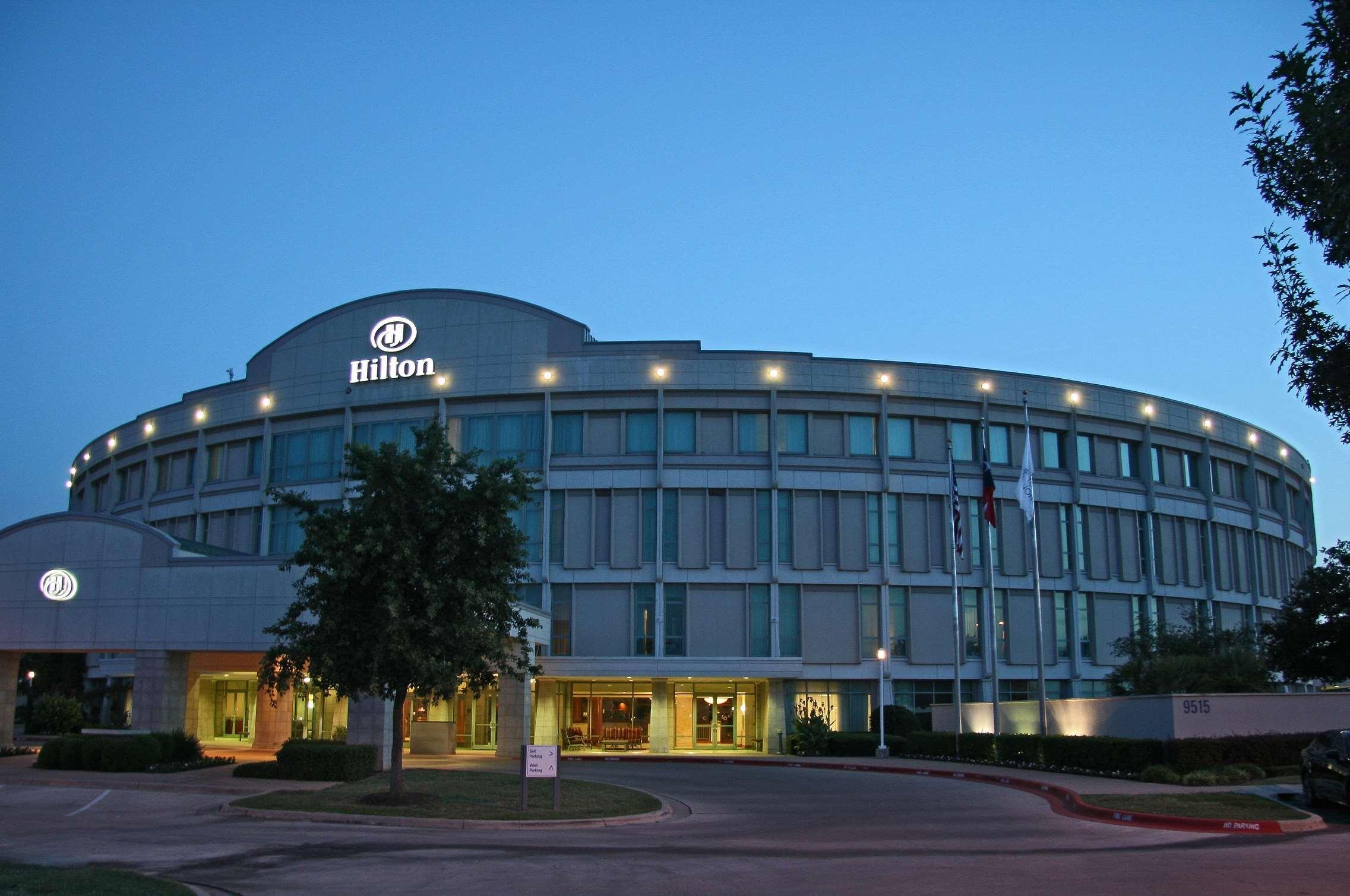 Hilton Austin Airport Hotel Exterior photo