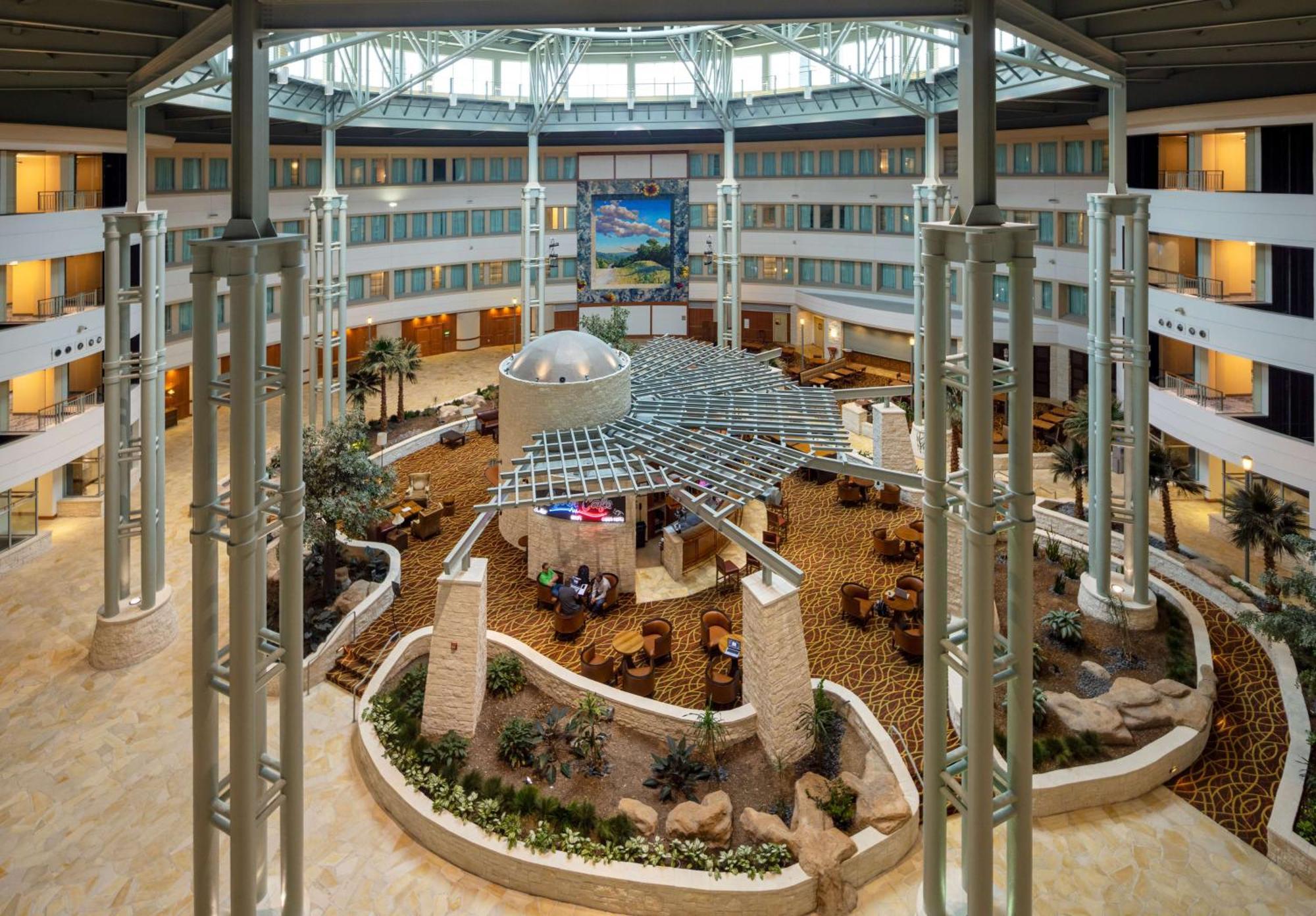 Hilton Austin Airport Hotel Exterior photo